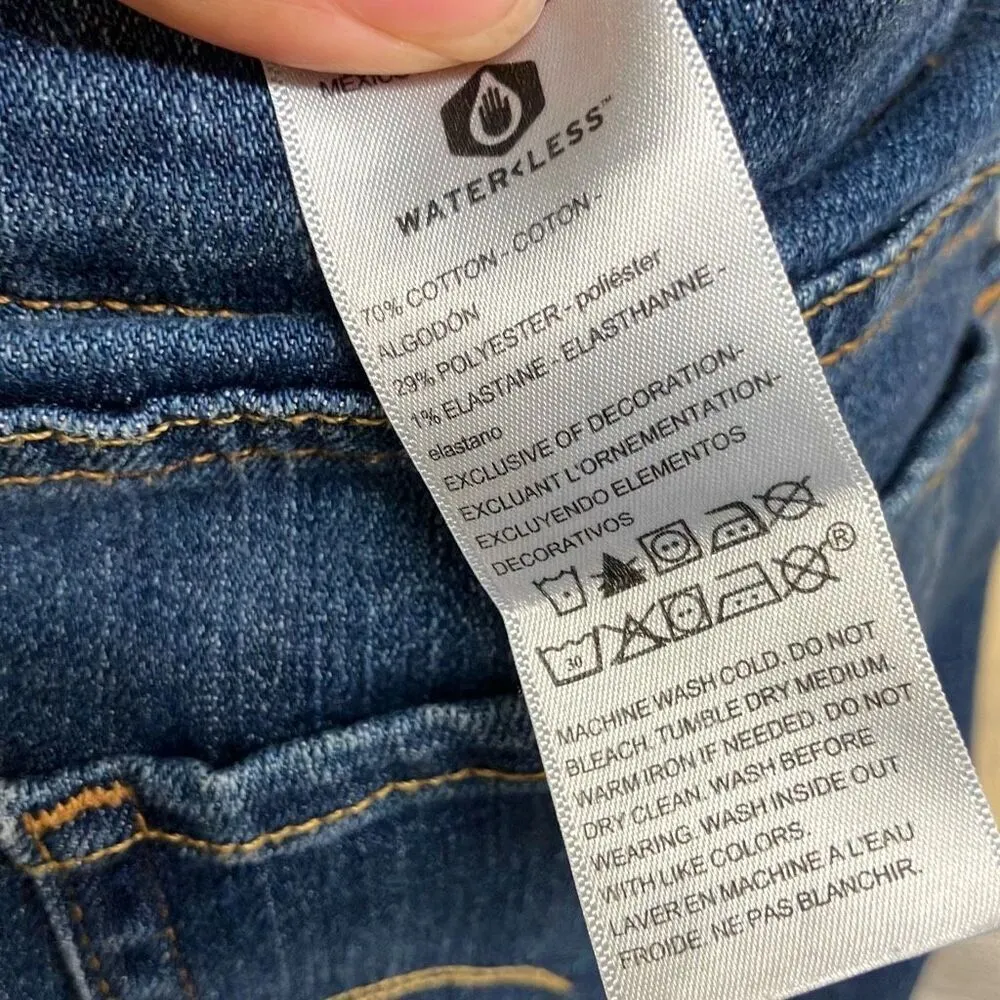 417. Levi’s Midrise dark washed cuffed capris size 8/29 - Image 7