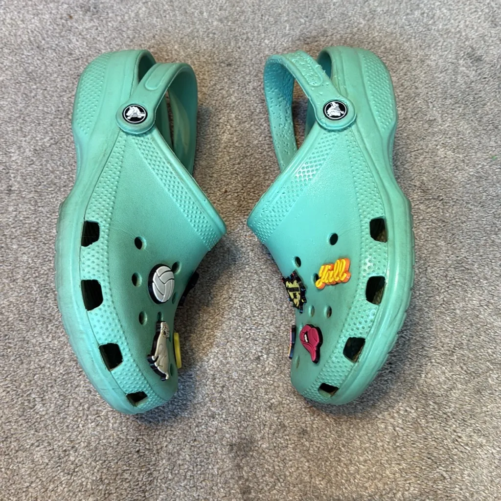 Crocs Aqua Classic Clogs With Random Jibbitz Size 8 - Image 2