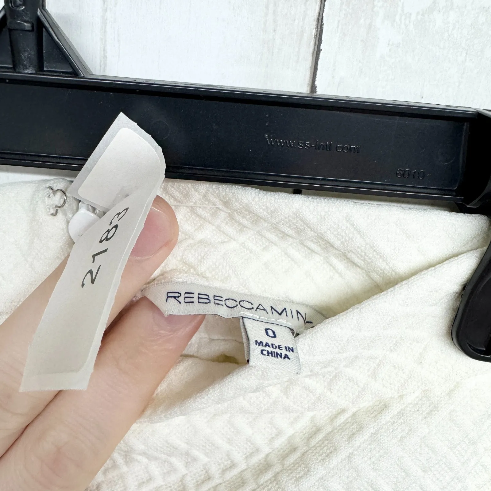 Rebecca Minkoff Skirt Women Sz 0 Quilted Textured Ivory Cream Pull Skirt Trendy - Image 3