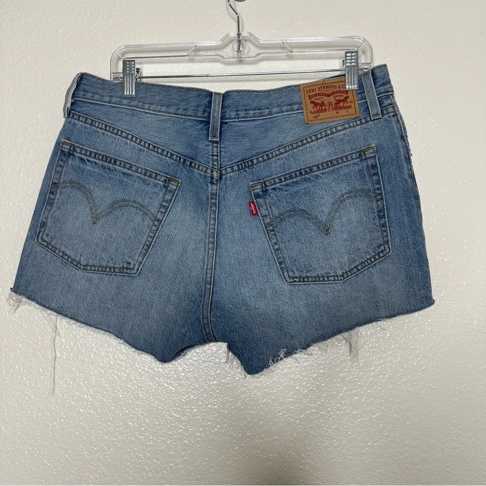 Levis 501 Jean Short Cutoffs 31 - Image 6