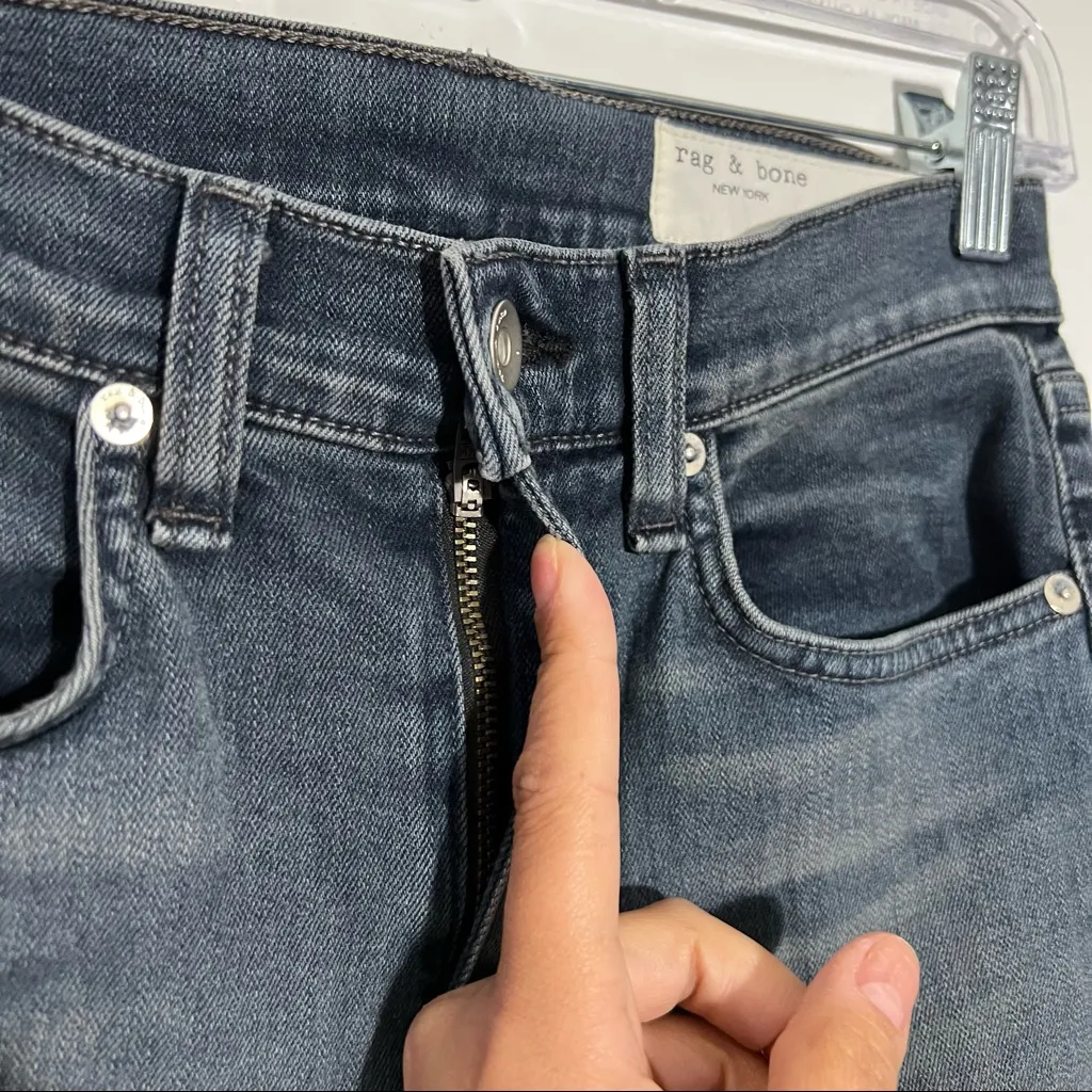 Rag & Bone High Rise Ankle Skinny‎ w/ Raw Hem Distressed In Alec Wash Size 24 - Image 5