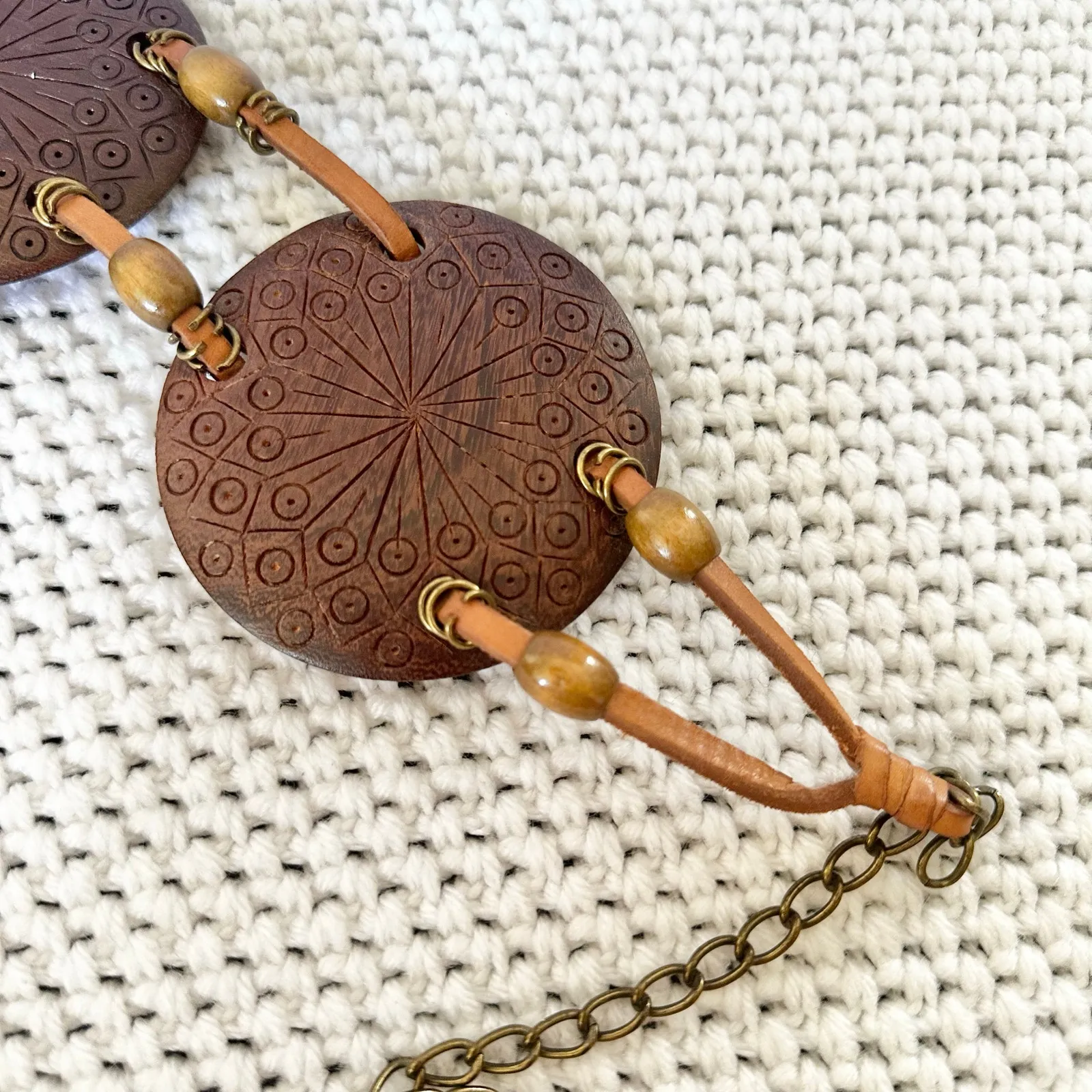 Vintage Unmarked Leather Double Strap Wooden Carved Medallion Disc Waist Belt OS Brown - Image 8