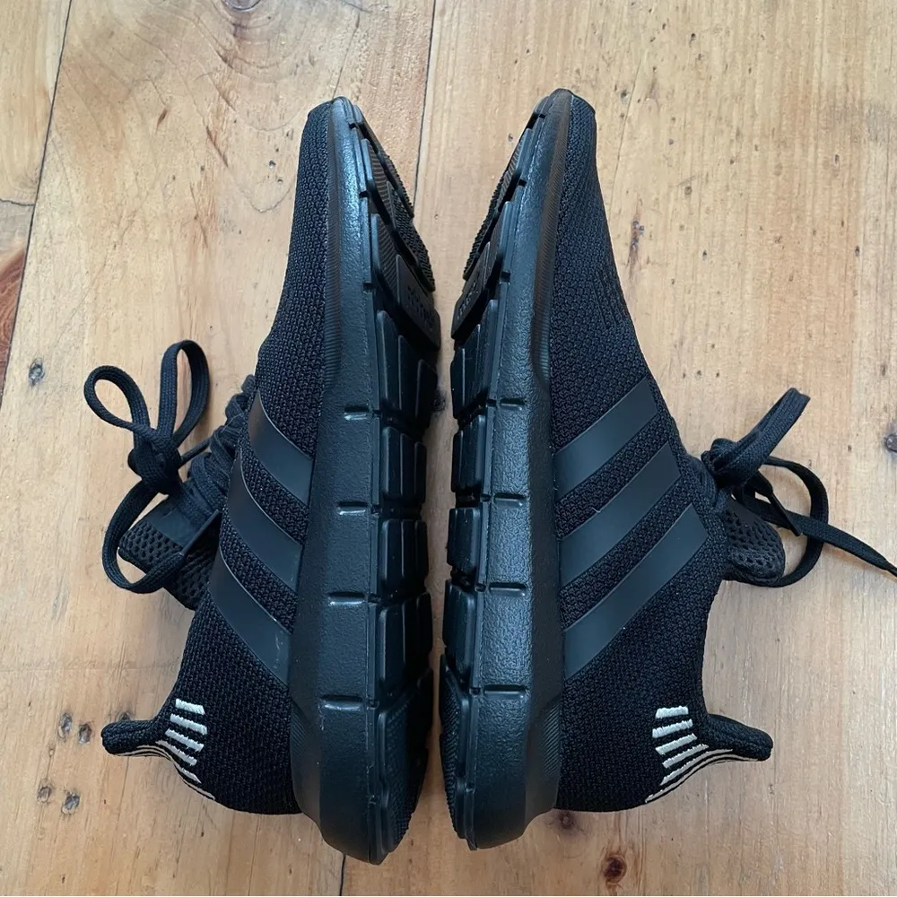 LIKE-NEW ADIDAS SWIFT RUN TRIPLE BLACK RUNNING SNEAKERS WOMENS SIZE 7 - Image 5