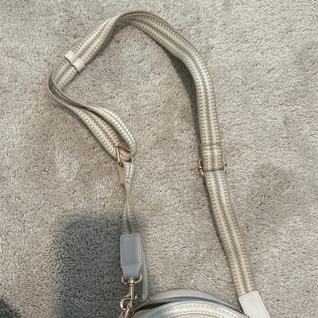 Universal Threads Cream Circle Crossbody Bag - Image 5