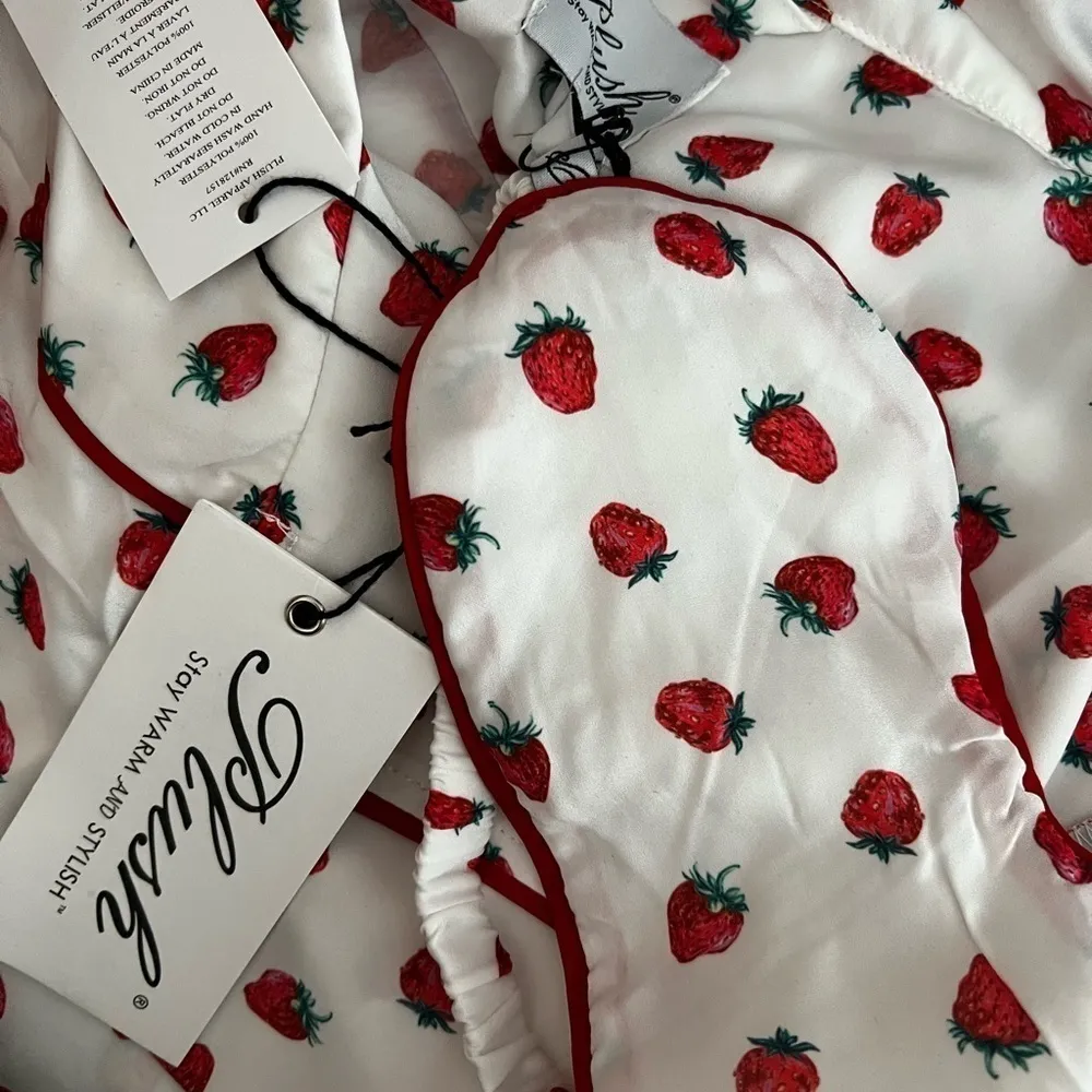 NWT PLUSH Revolve Strawberry Satin Short Pajama Set W/ Eyemask Sz S Red - Image 8
