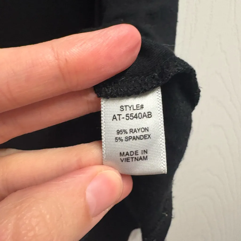 Zenana Boutique Brand V-Neck Basic Tank Size Large - Image 3