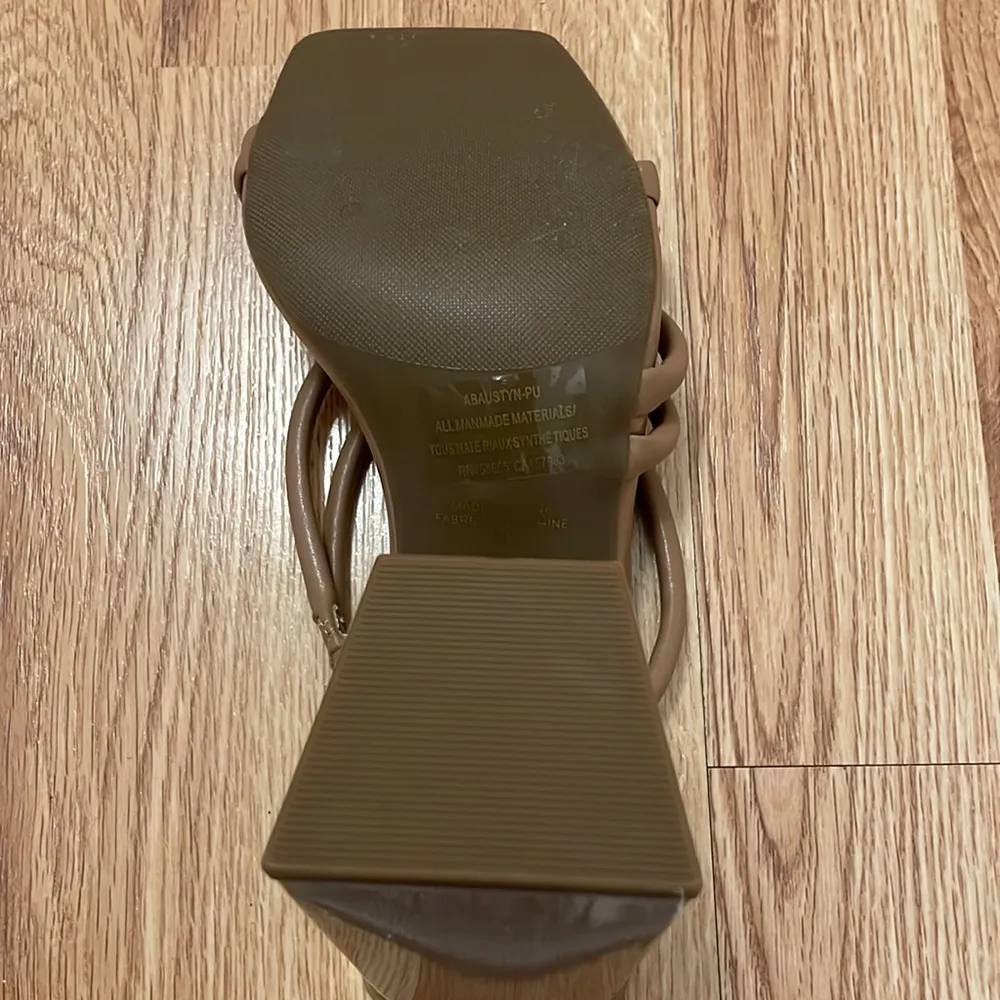 Abound Nude Strapy Block Heels Size 6 - Image 5