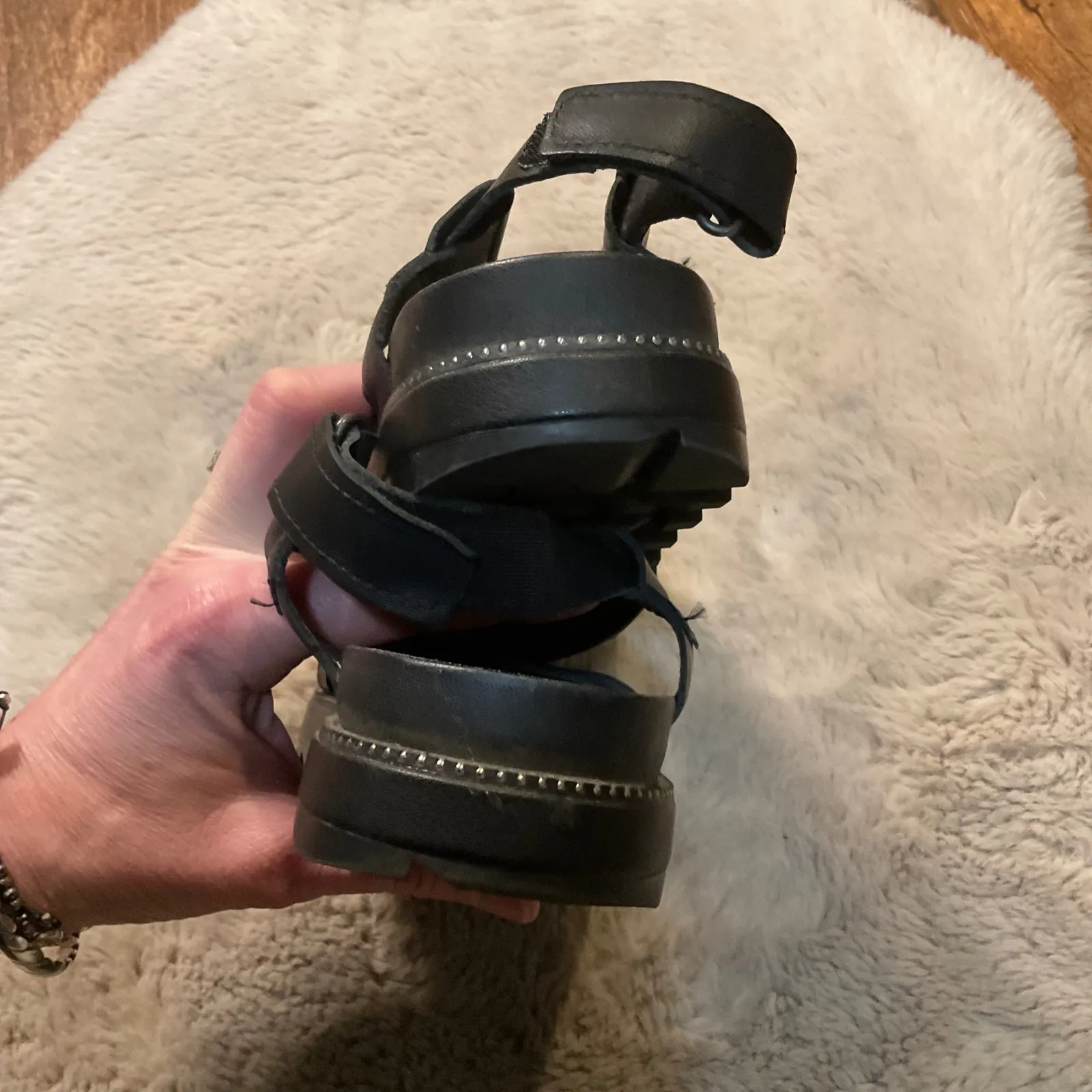 Sorel Roaming Criss Cross Sandal Black Size 8 Studded Edge Flat Womens - Image 5