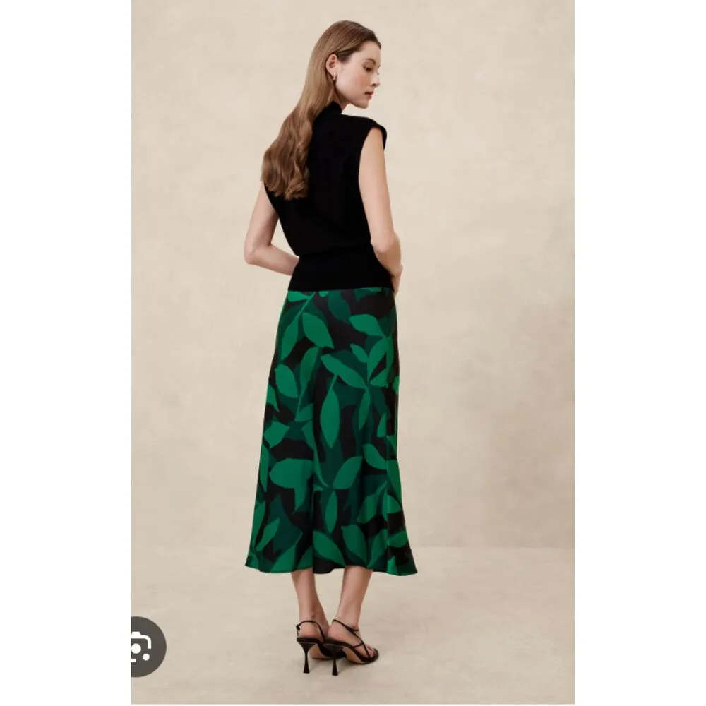 Banana Republic Green and Black Geographic Print Satin Midi Slip Skirt Sz S NWT! - Image 2