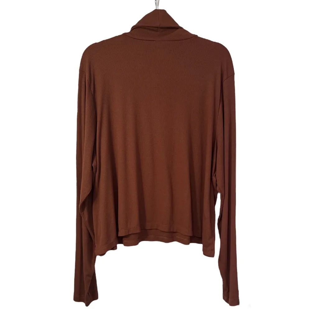 Old Navy UltraLite Performance Cropped Ribbed Turtleneck Top - Image 6