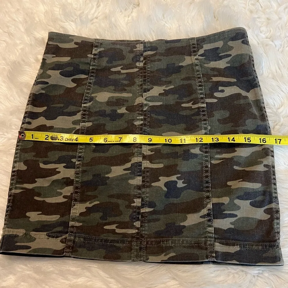 Free People Modern Femme Green Camo Paneled Denim Mini Skirt Size 6 - Image 10