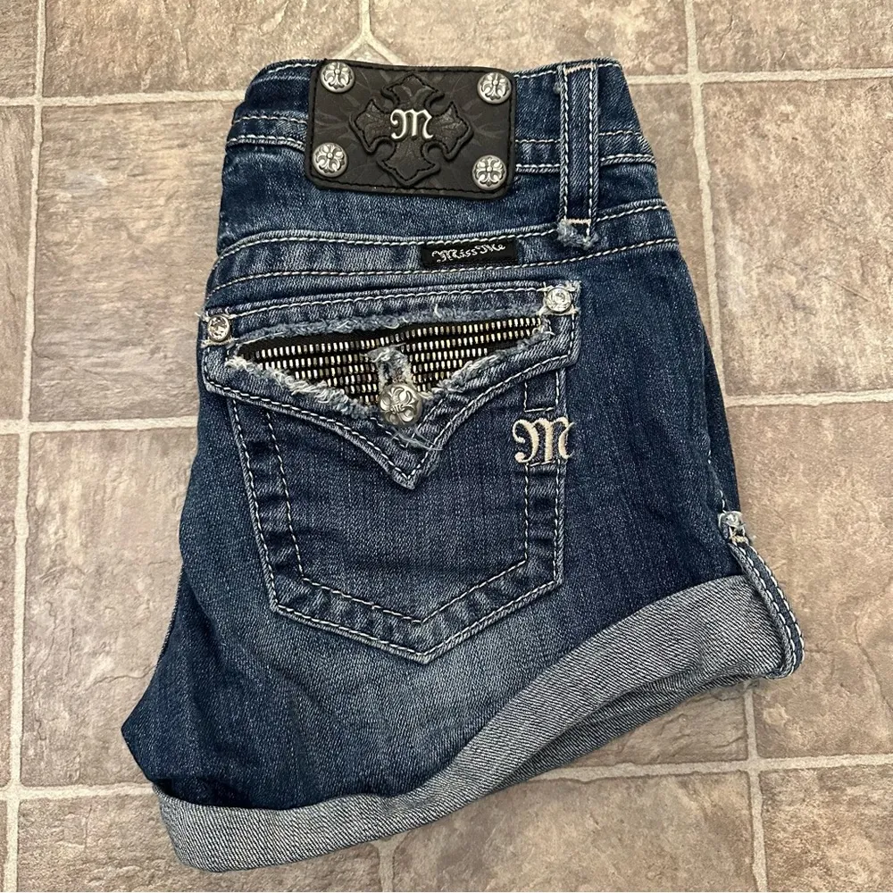 Miss Me Designer Denim Jean Shorts Size 26 Button Flap Pockets w/ Zipper, Cuffed - Image 3