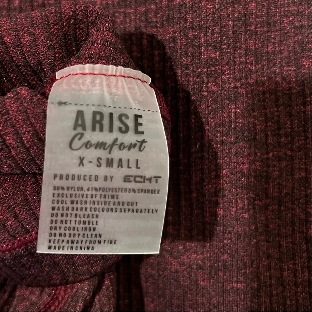 NWOT  Arise Comfort Leggings and Arise Scrunch Top Set in Berry, XS - Image 9