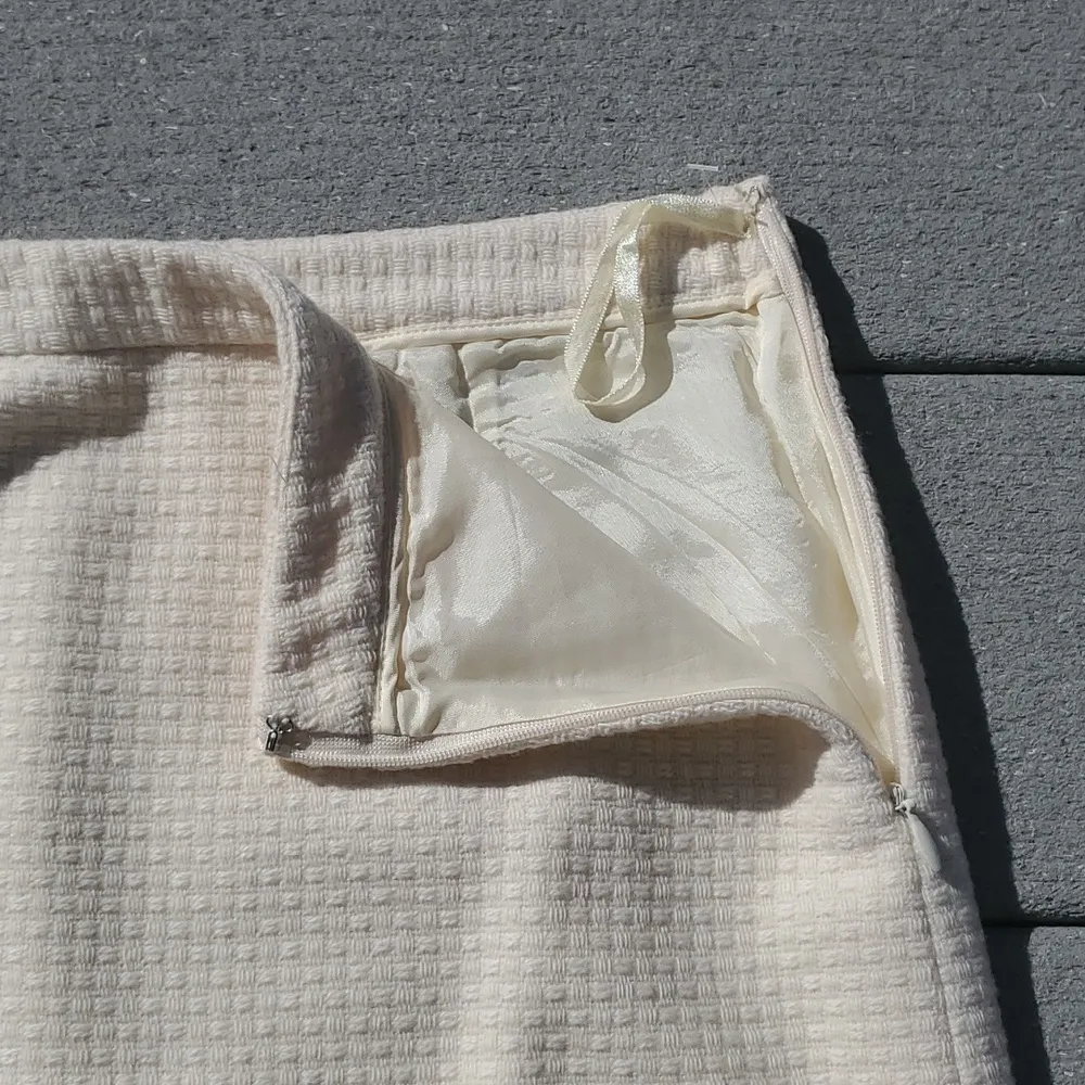 Banana Republic Wool Blend Cream Colored Pencil Skirt with Raw Trim - Image 6