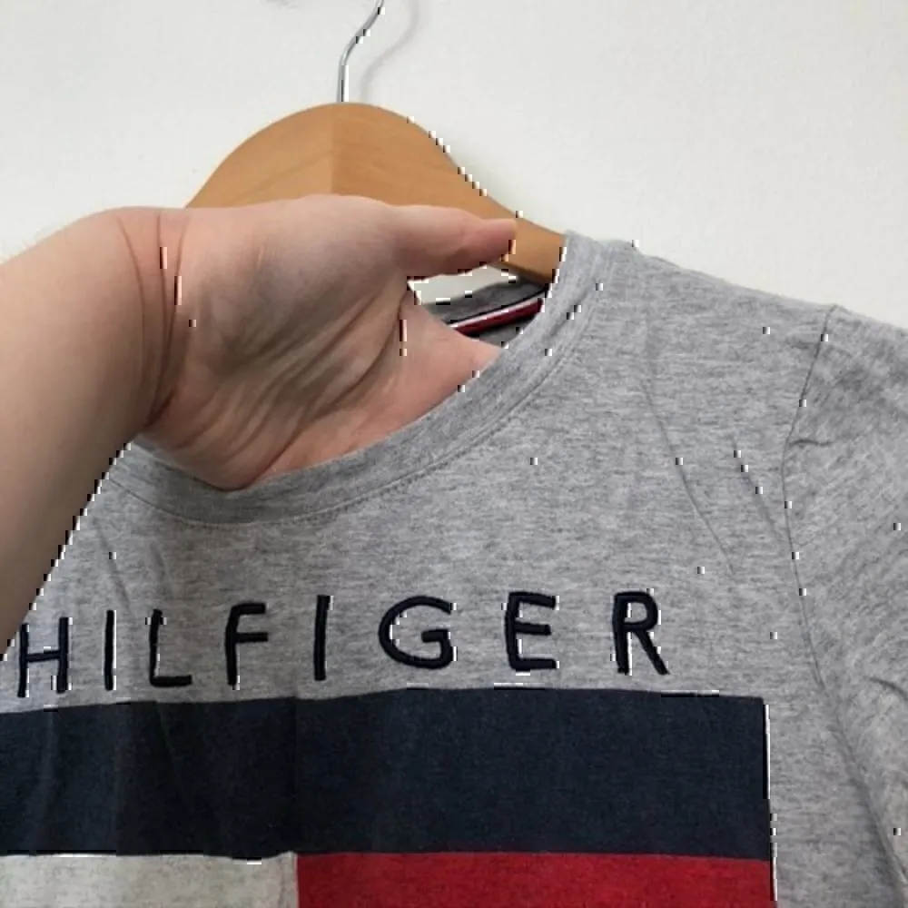 TOMMY HILFIGER Embroidered Logo Flag Tee Gray Spellout Short Sleeve T-Shirt S - Image 5