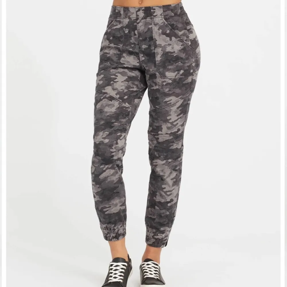 Spanx Stretch Twill Cargo Jogger - Image 5