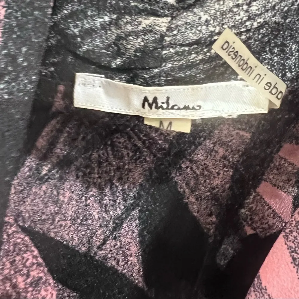 Milano pink and black tropical print tie neck top size medium - Image 3