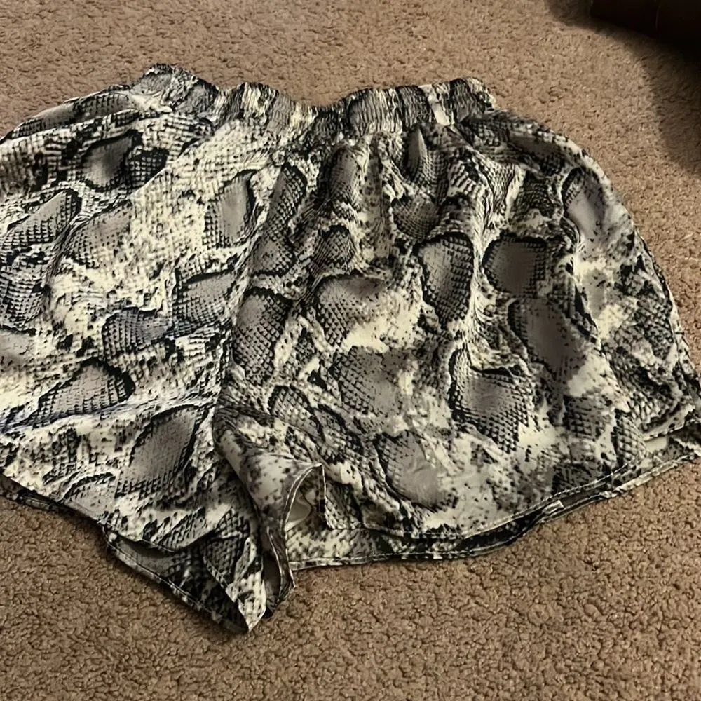 She + sky small Flowy shorts - Image 2