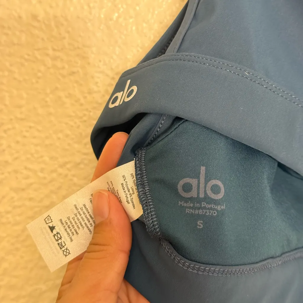 Alo Yoga Ripped Warrior Yoga Crop Top sports bra blue color size S - Image 8