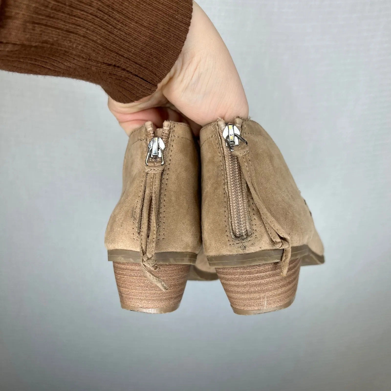 Reaction Kenneth Cole Womens Tan Suede Side Zip 8.5 Ankle Booties Low Heel - Image 4