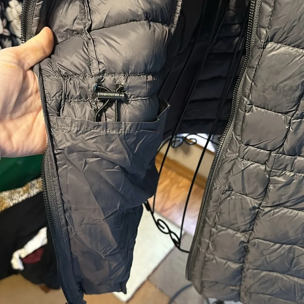 Women Michael Micheal Kors puff jacket​​ Gray Size L - Image 15