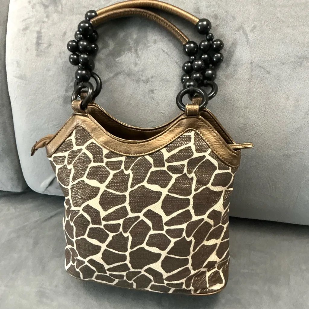 Super cute “ giraffe “ tote🦒 Gold - Image 3