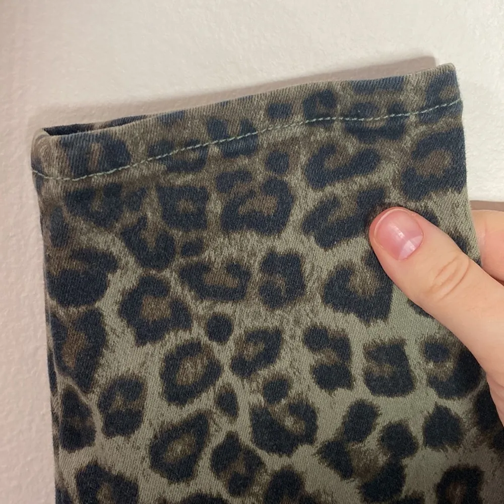 Good American Good waist crop sage leopard high waist skinny jeans size  28 - Image 8