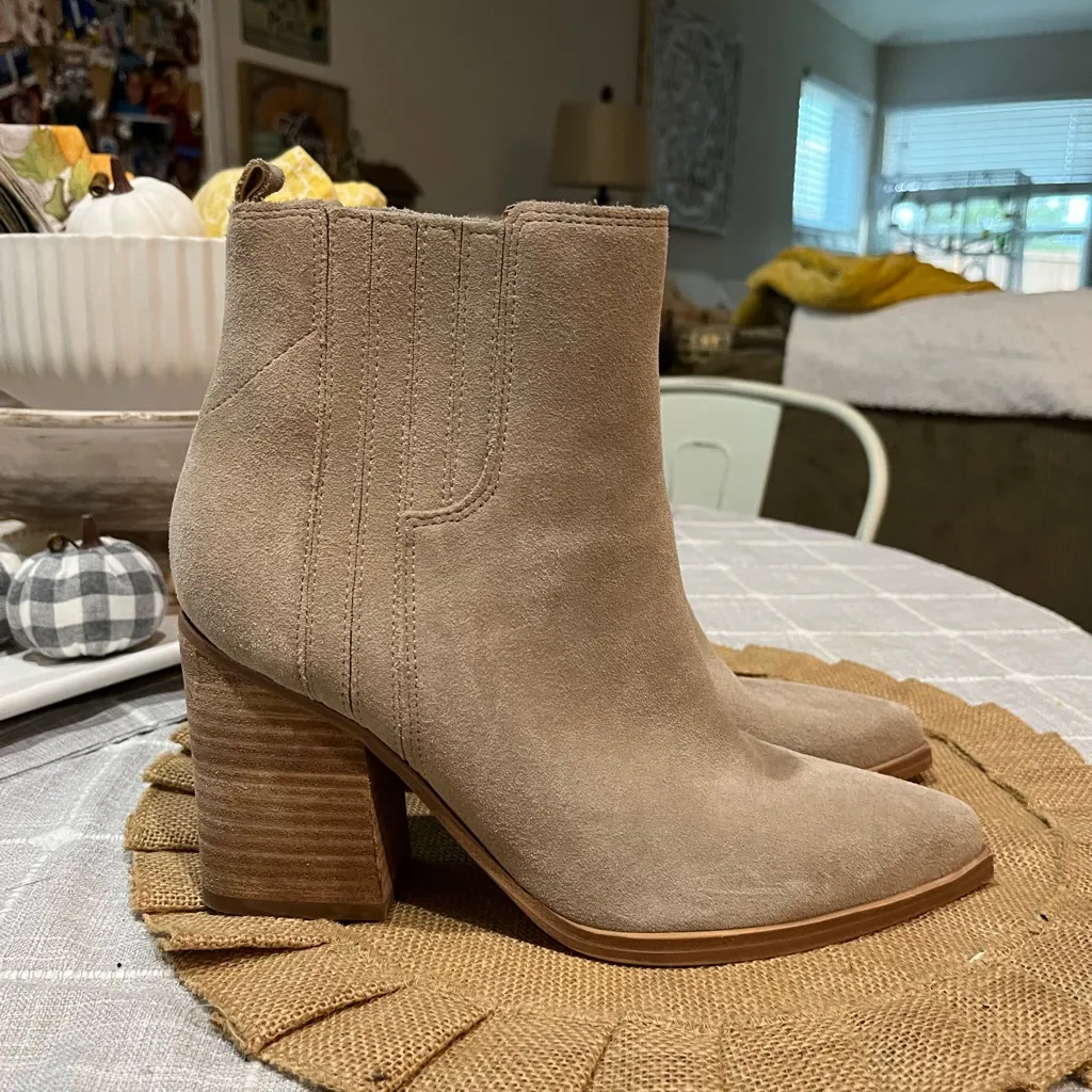 Marc Fisher Taupe Suede Ankle Bootie Sz 8.5 - Image 3
