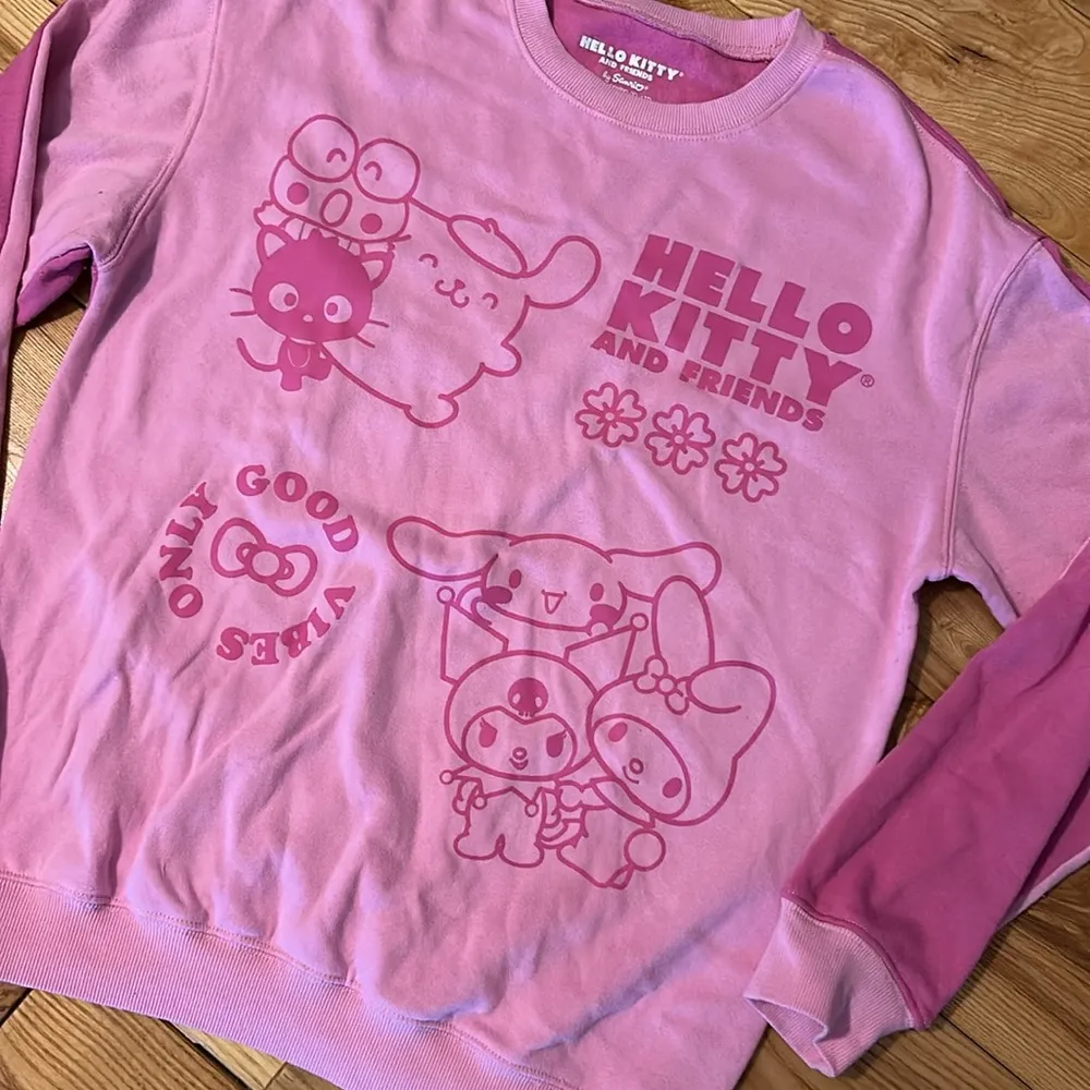 Hybrid Apparel Juniors Hello Kitty Oversized Sweatshirt, Small - Image 2