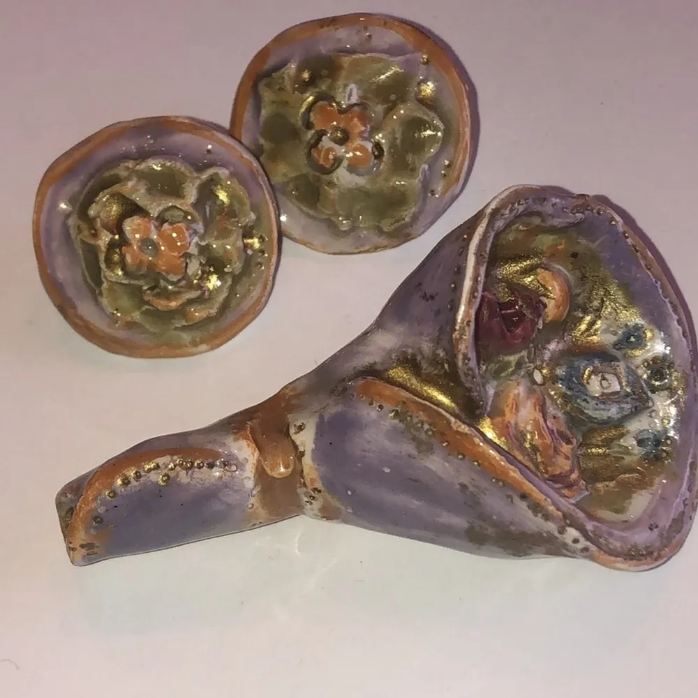 Vintage Ceramic Floral Basket Bouquet Round Clip On Earrings Set - Image 7