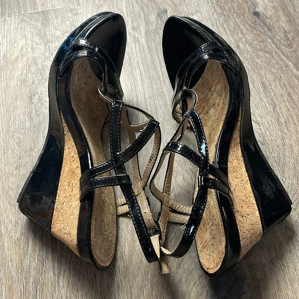 Kenneth Cole Reaction Black Wedge Sandals Size 10 - Image 2