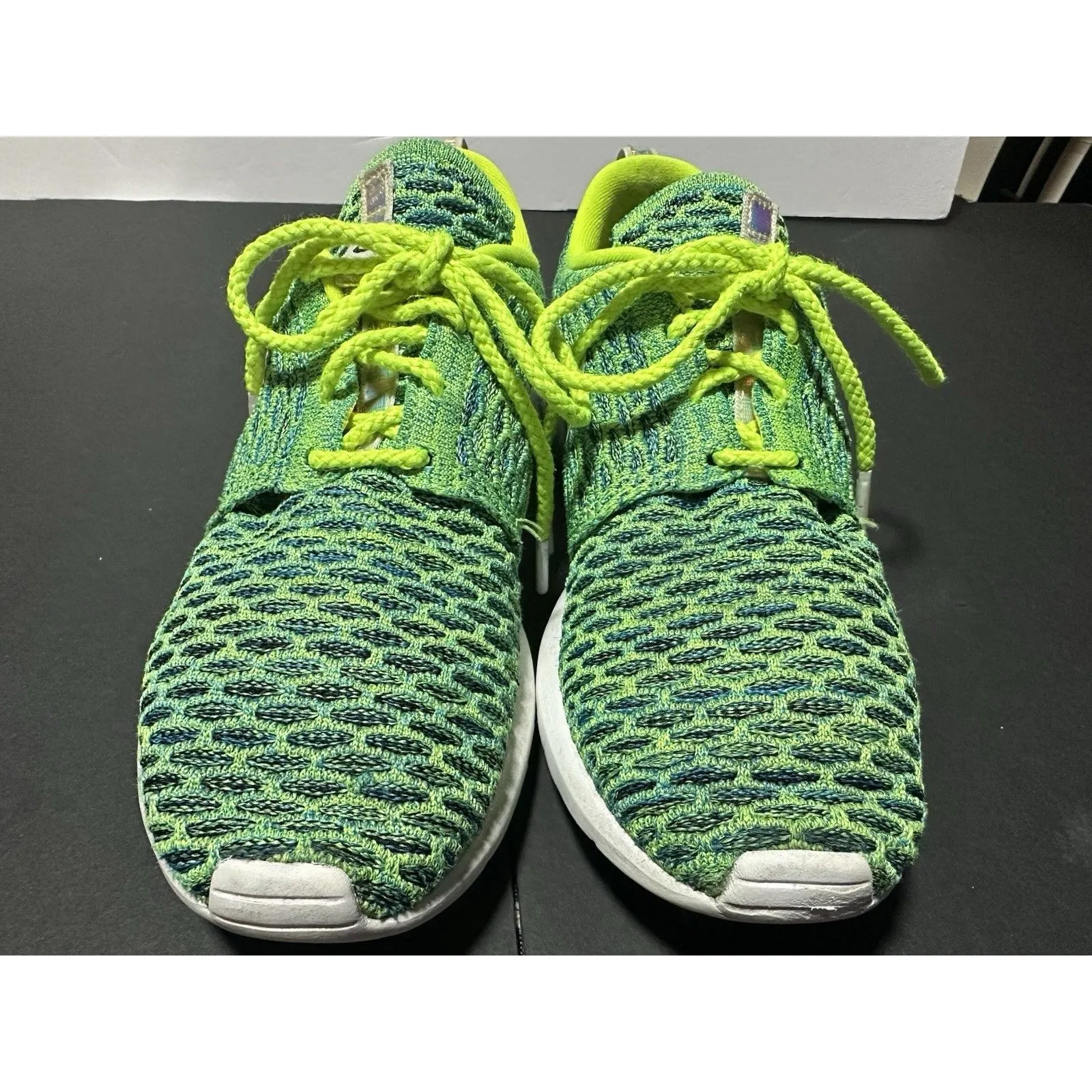 Nike Roshe One Flyknit Voltage Green Running Shoes Size 8 - Image 2