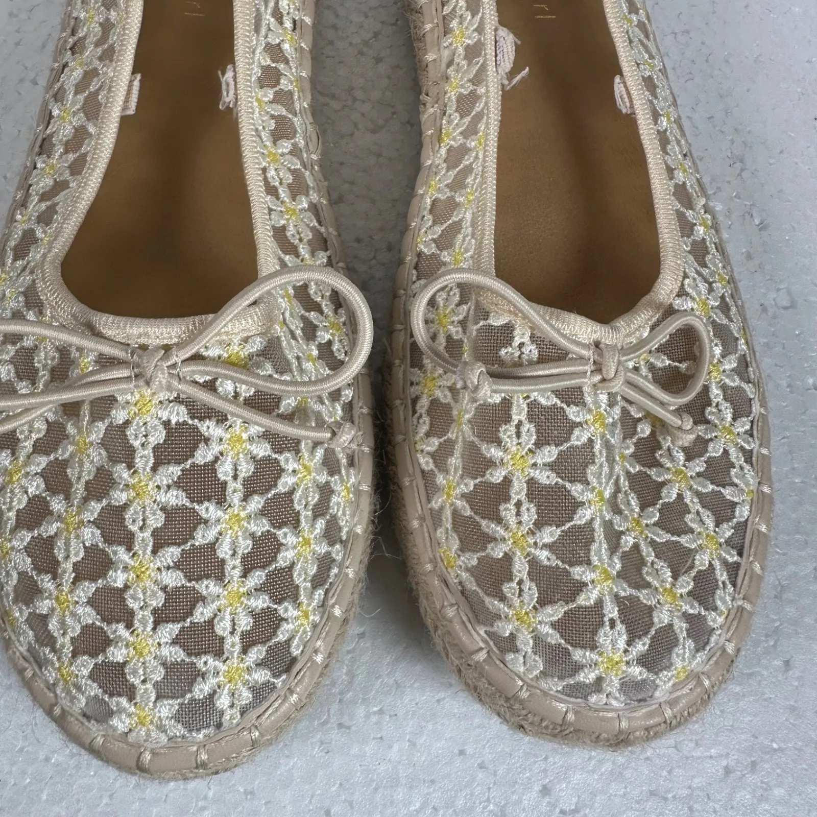 Madden Girl July Mary Jane Espadrille Flats Women's 8 White Daisy Bow Slip On - Image 4