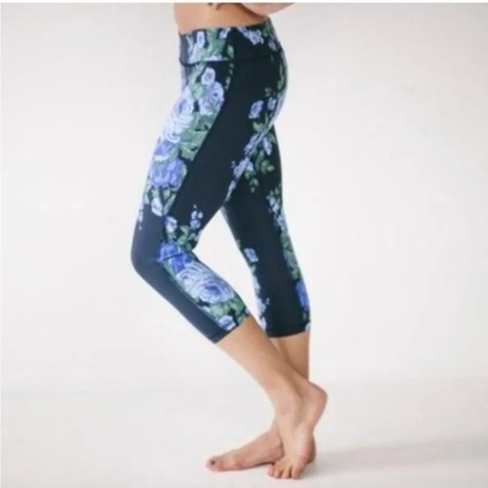 Albion Fit Go Crop Floral Leggings in Blue Antigua Rose - Image 6