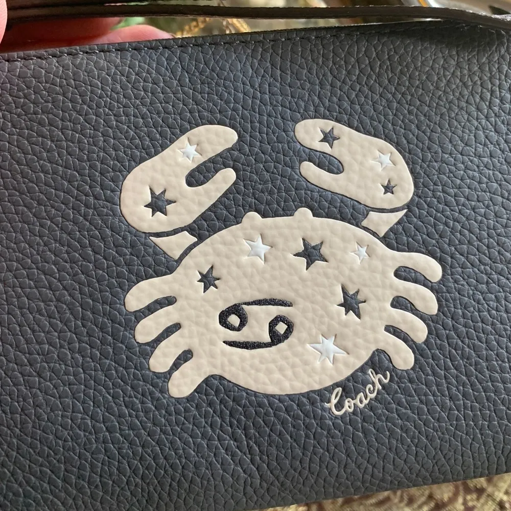 LIMITED ED🔥Authentic COACH Pebbled leather zip wristlet with Cancer  print - Image 3