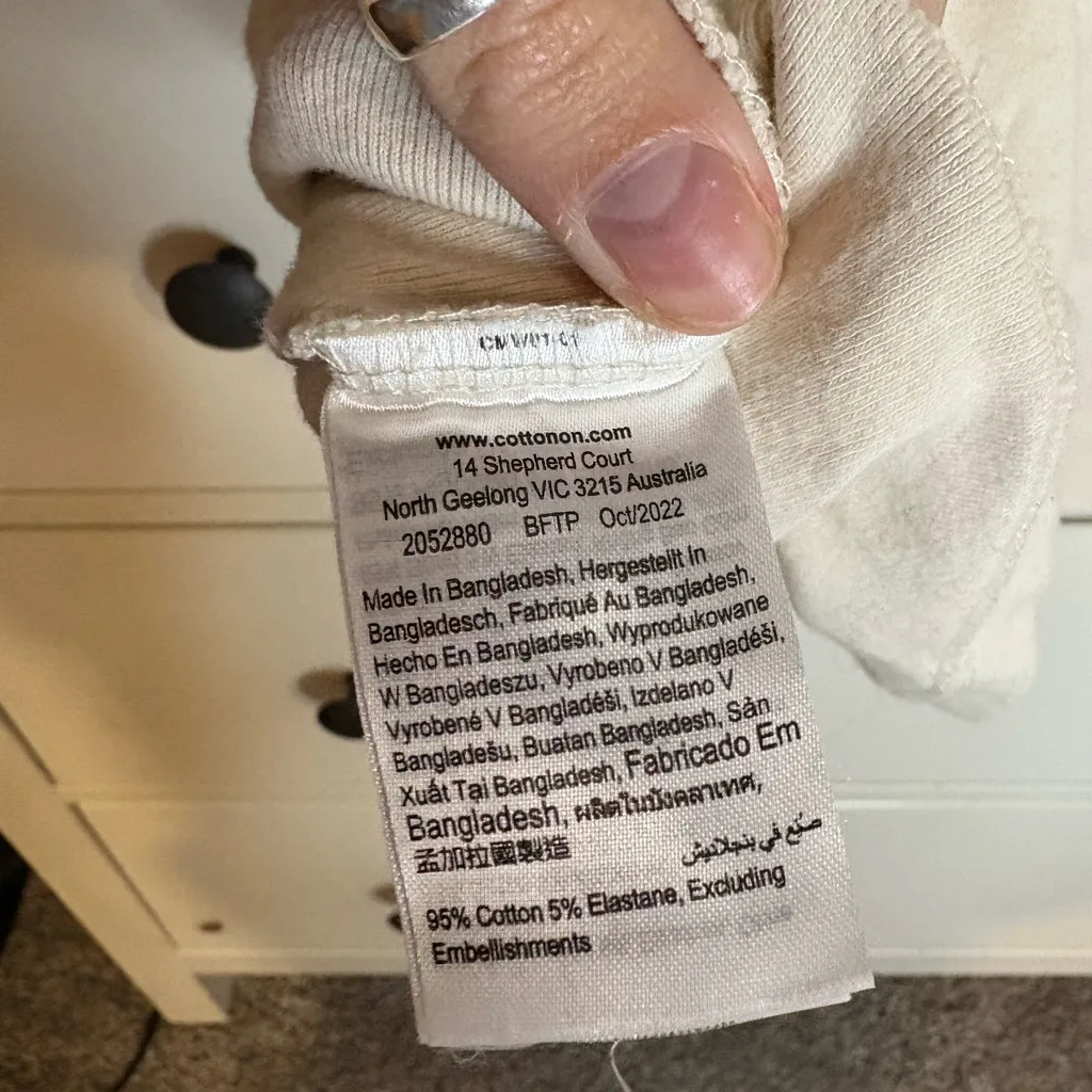 Guns N’ roses Graphic T - Image 4