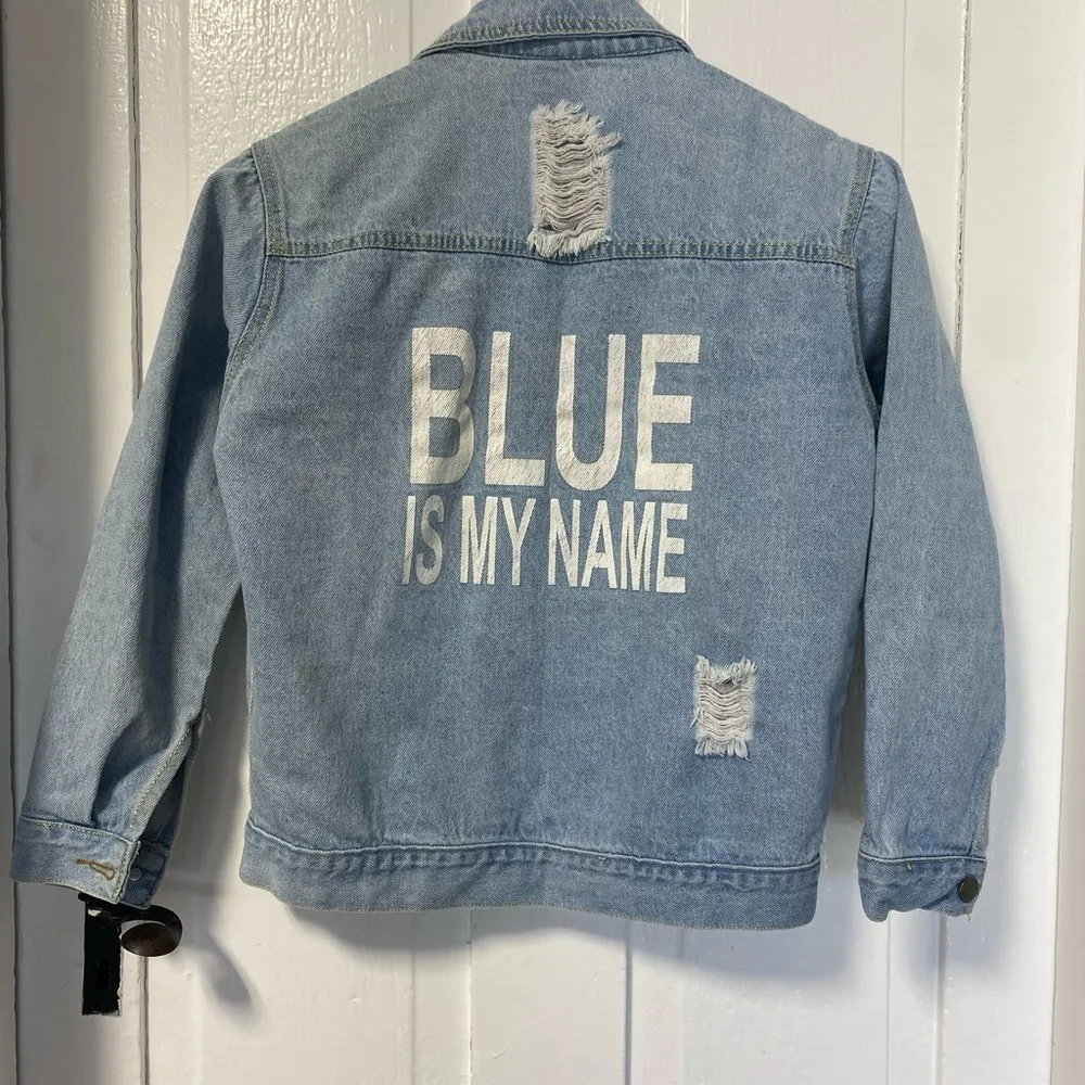 Vintage Style 90s Denim cropped jacket light wash “Blue is my name “ Size undefined - Image 2