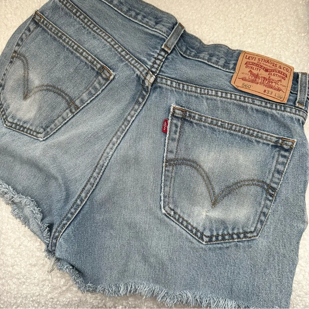 Levi’s 560 Distressed Denim Shorts - Image 4