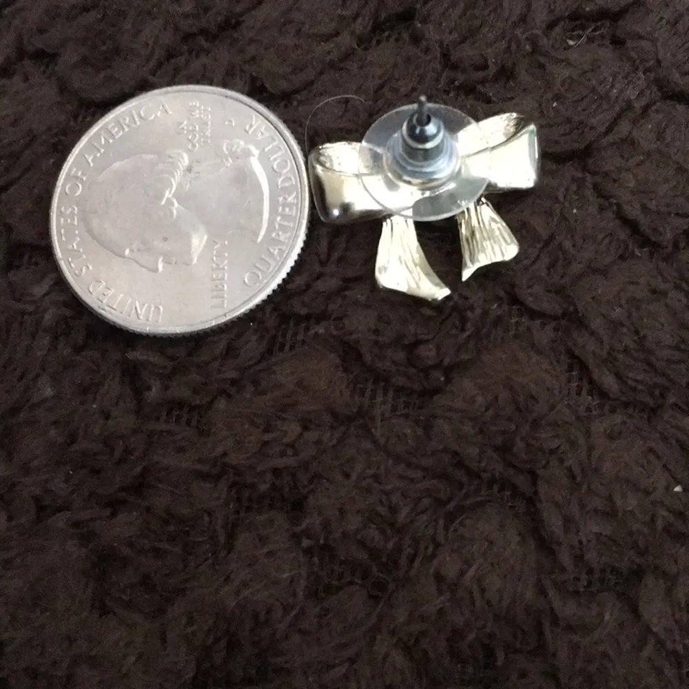 Lovely enamel blue bow tac pin - Image 3