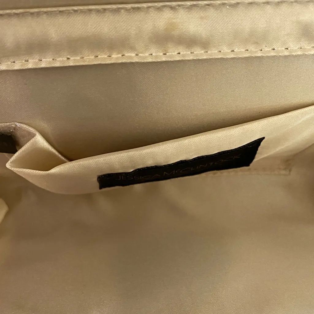 Elegant Gold Mesh Clutch - Image 7