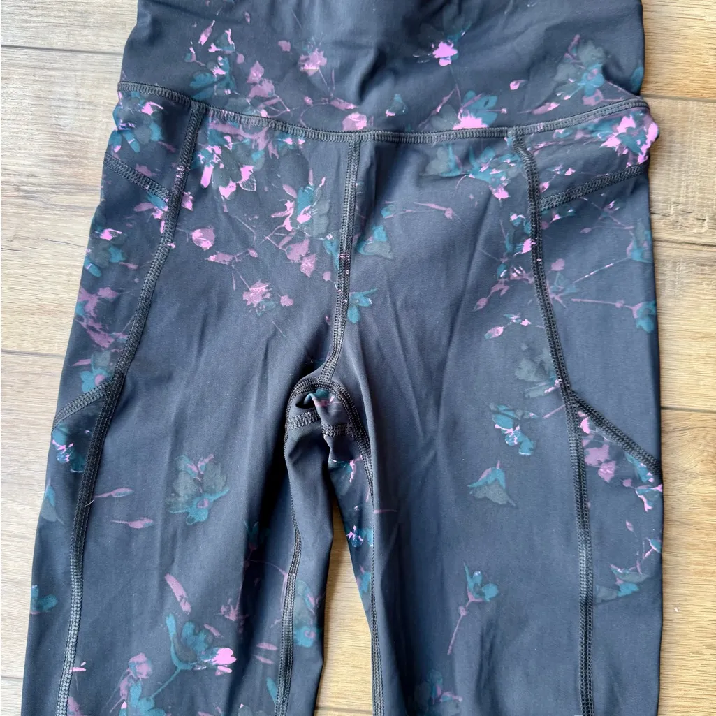 Sweaty Betty Zero Gravity Leggings | XS | Like New | Subtle Floral | Black - Image 2