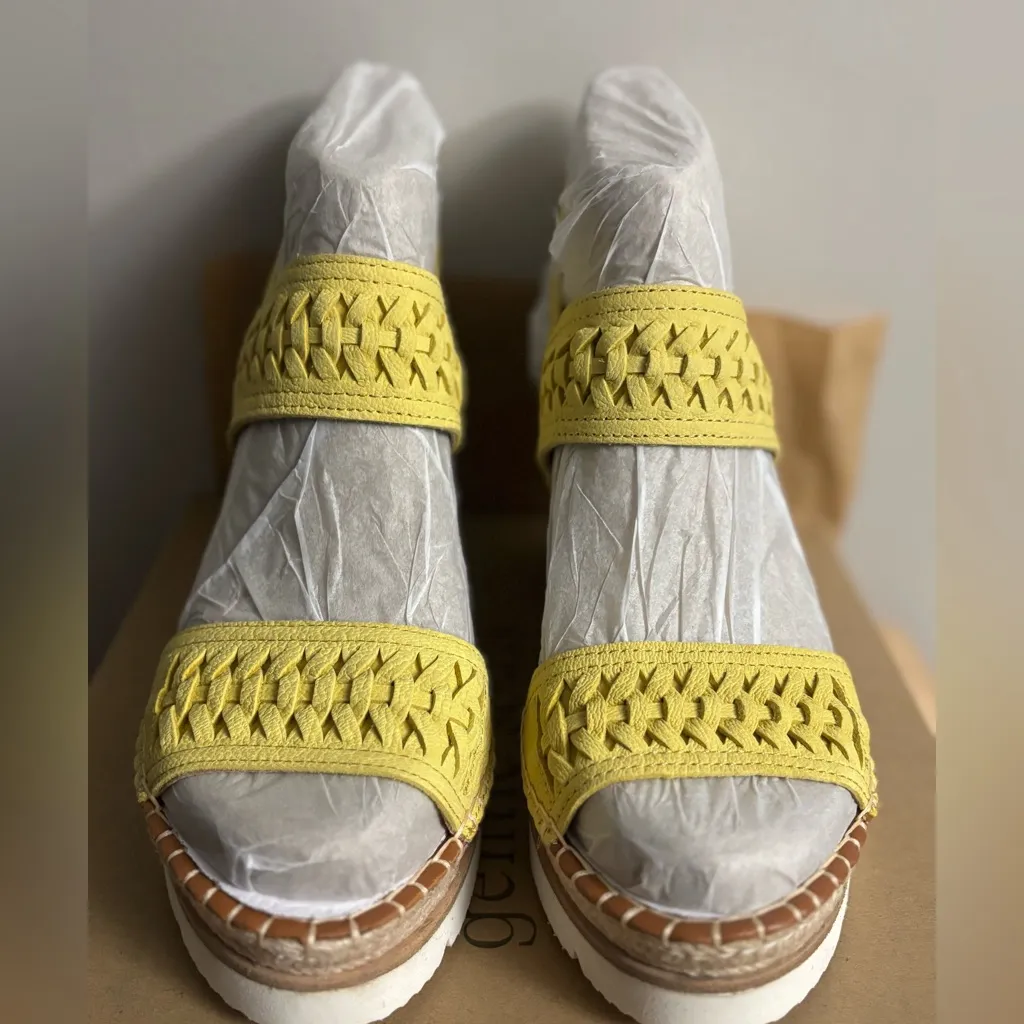 Gentle Souls by Kenneth Cole Women's  Two-Band Braid Heeled Sandal - Image 2