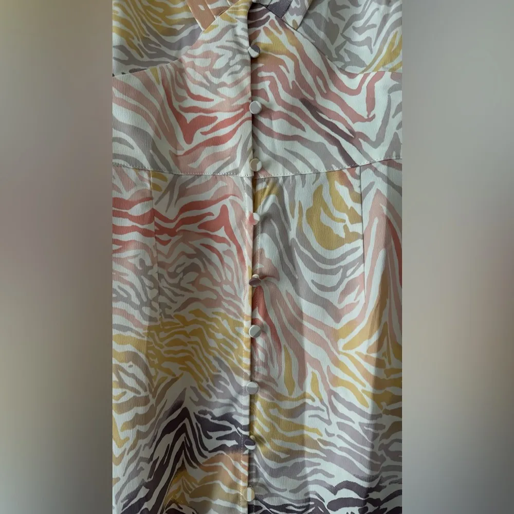 Y.A.S midi dress with puff sleeve and side split in animal print size M Size M - Image 11