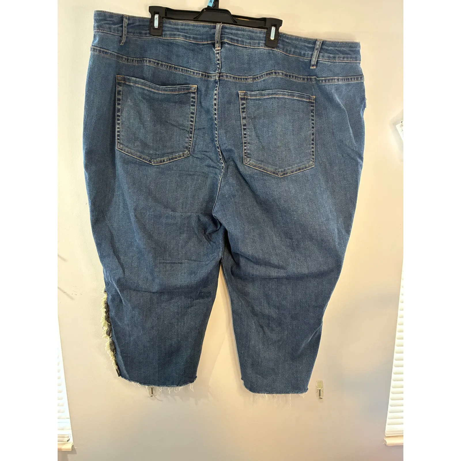 Lane Bryant Denim Cropped Jeans Frayed Trim Casual‎ Unfinished Hem Plus Size-28 - Image 2