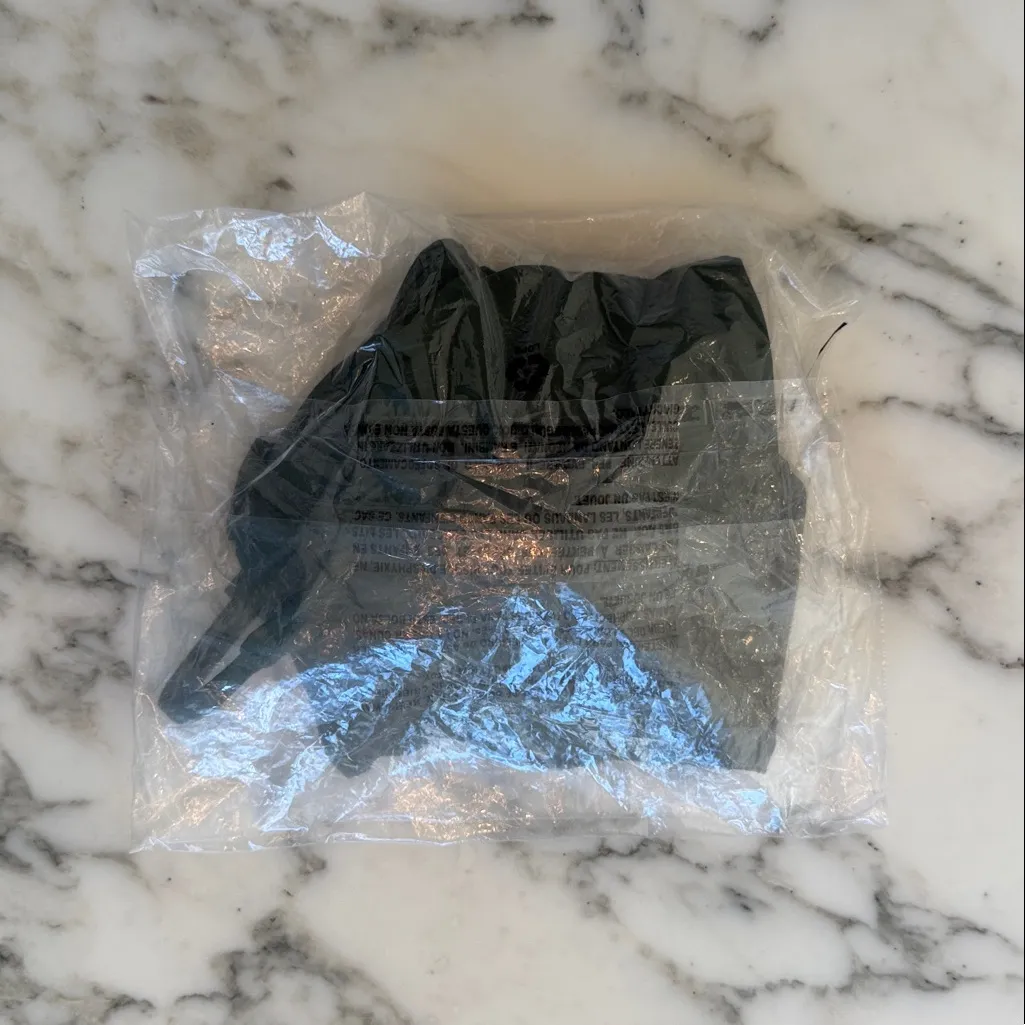 NWT Quince Women's Italian Scoop Neck Bikini Top Palm Green Size Medium 🌴 - Image 9