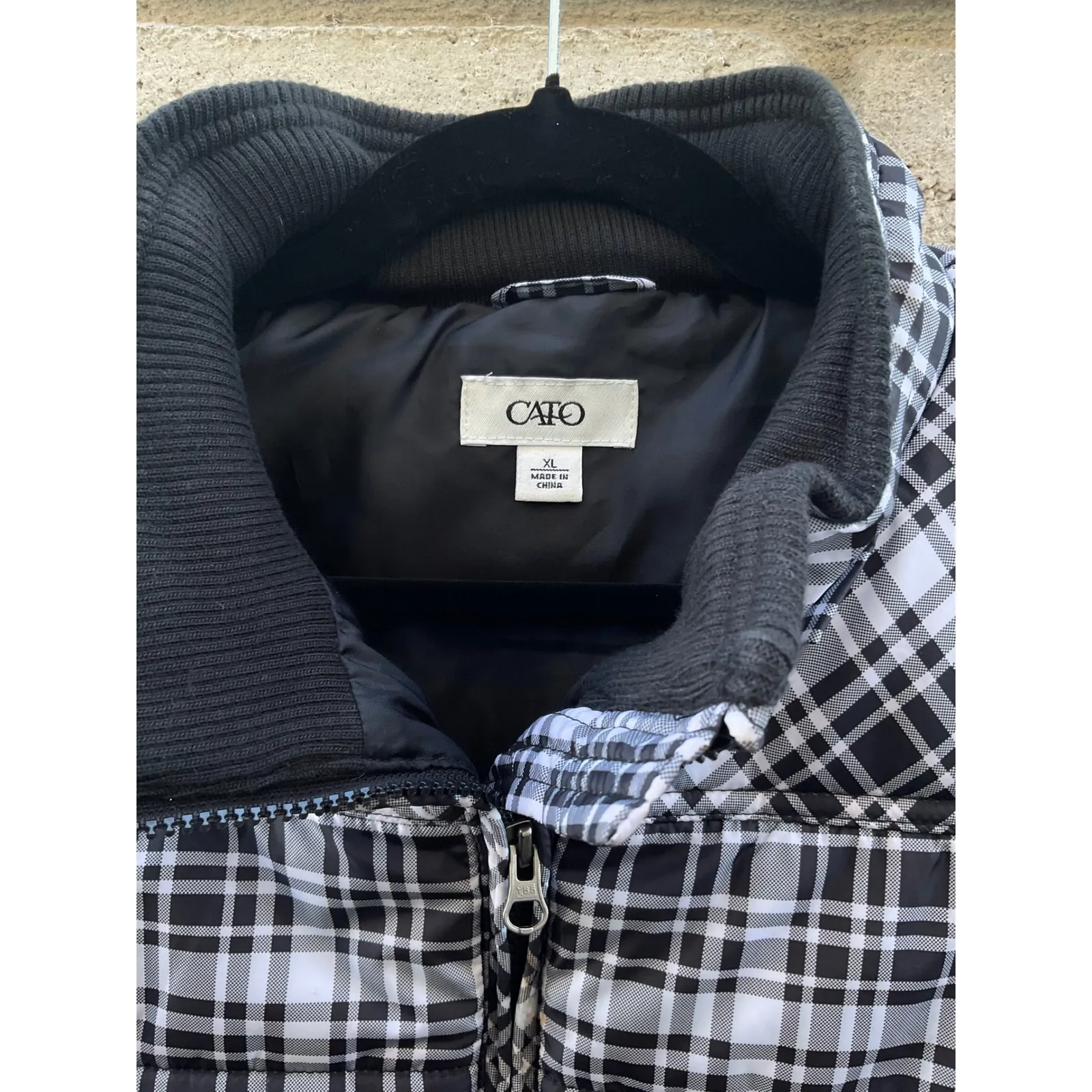 Cato Women's Plaid Puffer Vest Black White Zipper Closure Pockets Size XL - Image 3