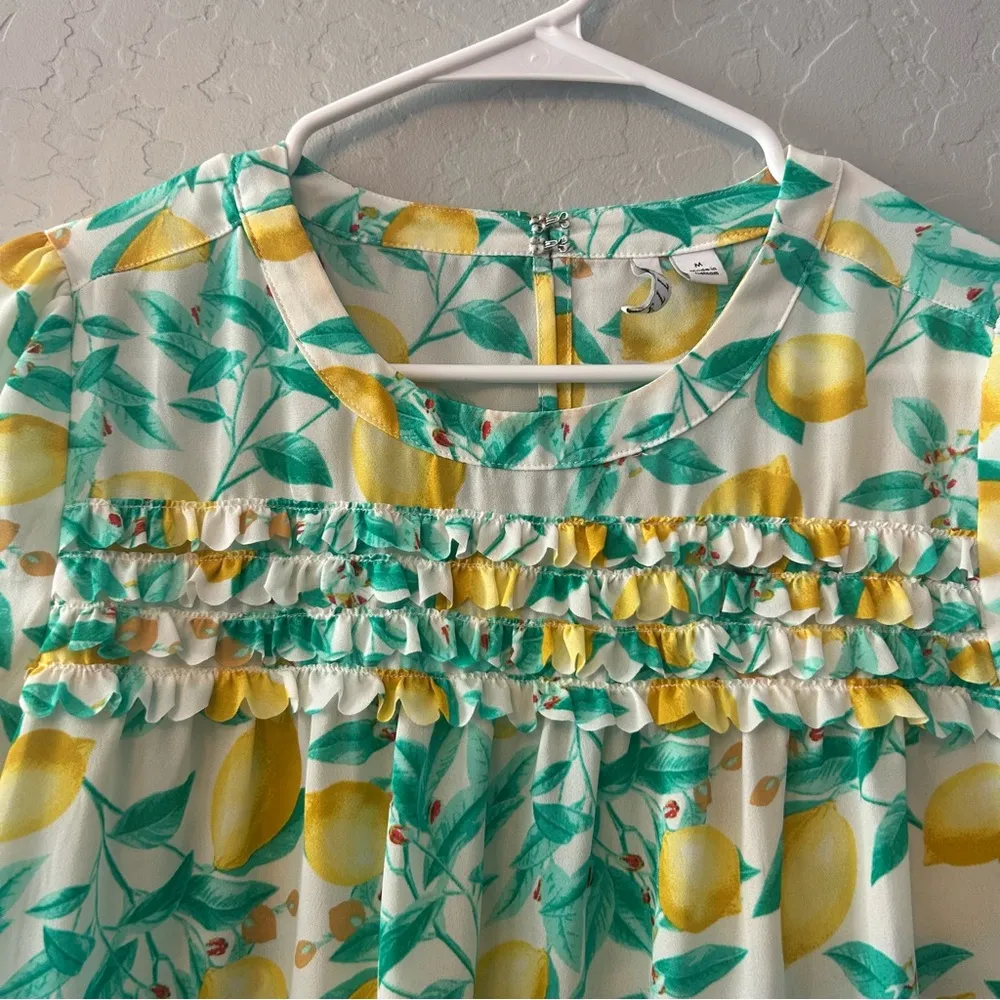 Elle lemon and green leaf print ruffle front blouse size medium - Image 3