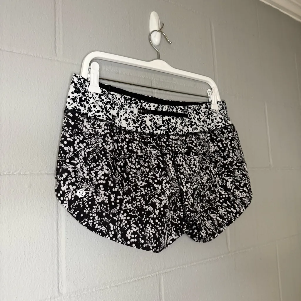 Lululemon Speed Up Short 2.5" Chirasu Black/Chirakasu Alpine White Size 8 Shorts - Image 7