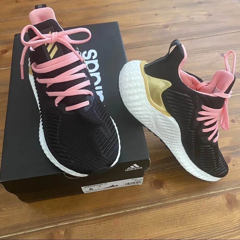 𝅺NIB ADIDAS Women’s Alphaboost Size 6 - Image 2