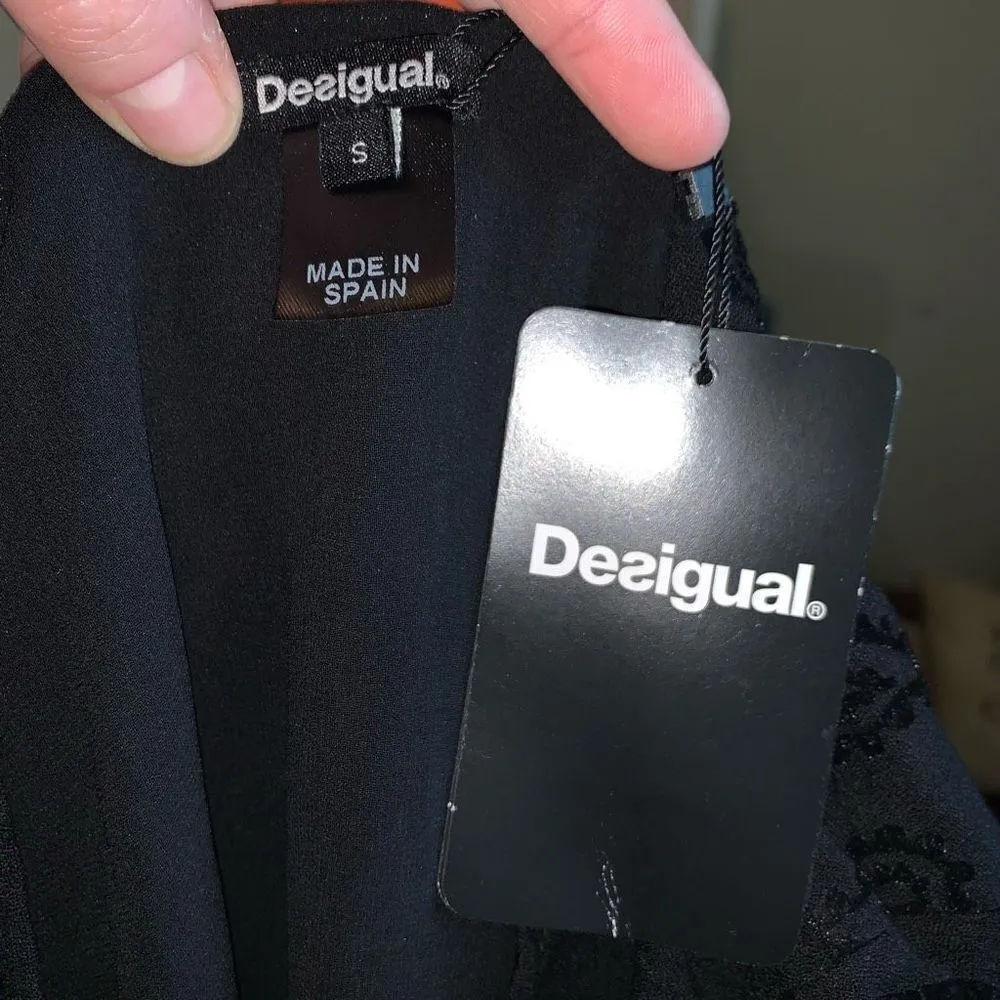 Desigual black velvet elegant open back S blouse - Image 3